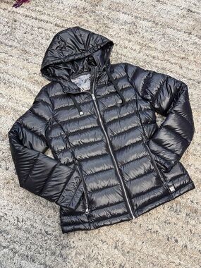 Andrew Marc women’s Black packable lightweight, premium down Puffer Jacket sz S